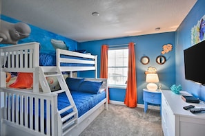 4 bedrooms, iron/ironing board, WiFi, bed sheets