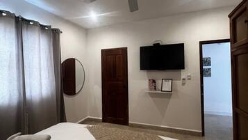 2 habitaciones, escritorio, tabla de planchar con plancha y wifi gratis