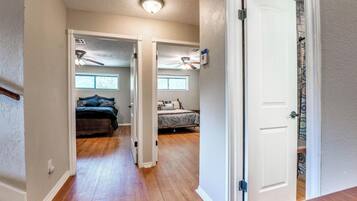 4 bedrooms, iron/ironing board, WiFi, bed sheets