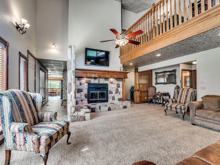 Living area. Private n secluded blocks from the OU football stadium Pool outdoor kitchen
