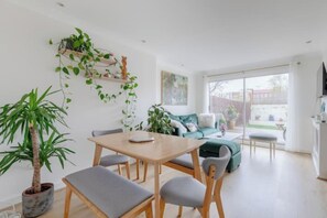 Dining - Scandi Style Maisonette with Garden, Shoreditch (London)