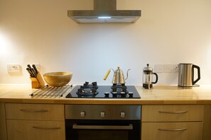 Réfrigérateur, four, plaque de cuisson, lave-vaisselle