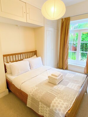 3 室のベッドルーム、アイロン / アイロン台、インターネット、ベッドシーツ