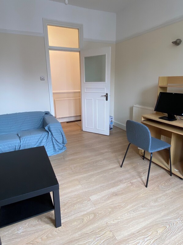 テレビ、書斎 / ワークスペース、PC モニター