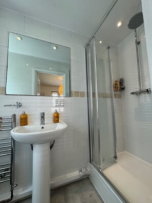 Chuveiro, secador de cabelo