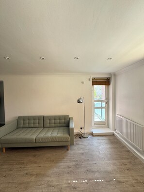TV, offices - Spacious and Centrally Located 3BD Home, Fulham (London)