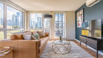 Deluxe Apartment, Park View | Living area | Smart TV