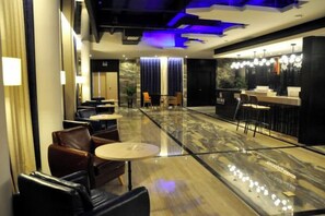 A hotel lobby with seating areas, a reception desk, and a marble floor. - Zunyi Hengsheng Hotel (Yuqing)