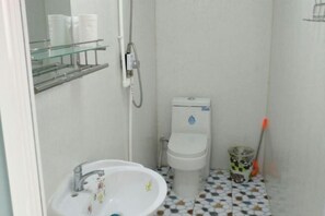 Bathroom - Laoting Warm Villa (Laoting)