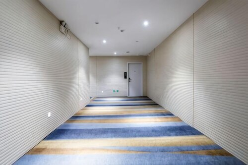 Tianyi Boutique Hotel (Jingzhou Lianghu Market)