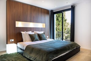 4 bedrooms, in-room safe, desk, iron/ironing board
