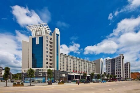 Exterior. pingnanxianbaoshanbibgguan