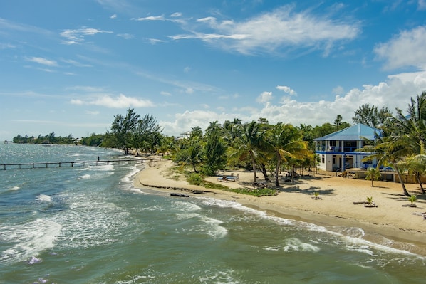 On the beach - Group Friendly: 3-Bedroom Beachfront Condo (Caribbean Way)