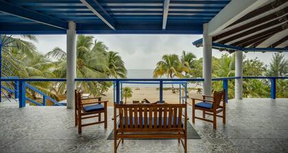 Beachfront 2-Bed, Pool, Kayaks, Perfect for Family