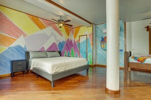 2 bedrooms, desk, iron/ironing board, free WiFi - Beachfront 2-Bed, Pool, Kayaks, Perfect for Family (Placencia)