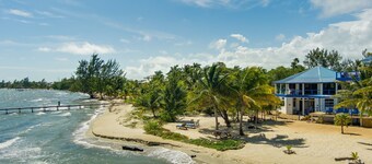 Beachfront 2-Bed, Pool, Kayaks, Perfect for Family
