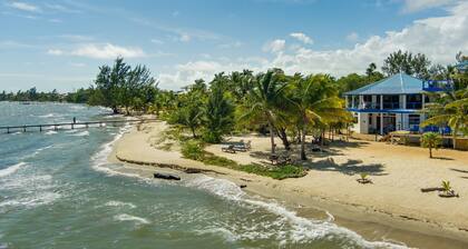 Beachfront 2-Bed, Pool, Kayaks, Perfect for Family