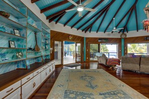 Interior - Beachfront 2-Bed, Pool, Kayaks, Perfect for Family (Placencia)
