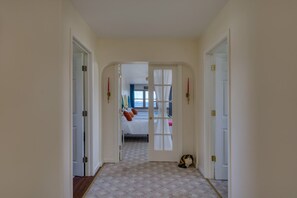 8 bedrooms, desk, iron/ironing board, travel cot - RiverBreeze Retreat - Two Homes w/ River Views (Cape Vincent)