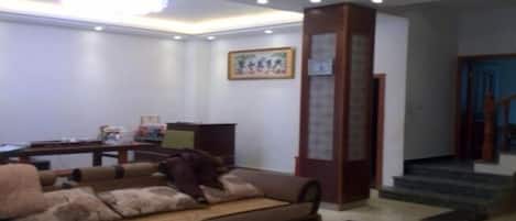 المنشأة من الداخل