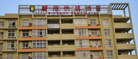 A multi-story building with a sign indicating it is a hotel.