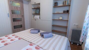 1 chambre, fer et planche à repasser, lit de bébé portatif, Wi-Fi