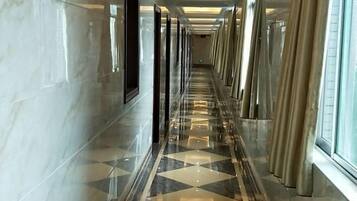 المنشأة من الداخل