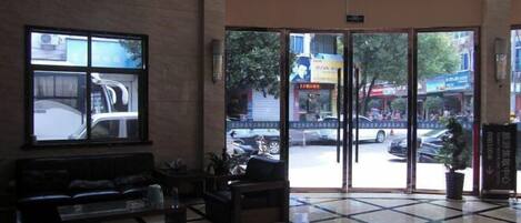 المنشأة من الداخل