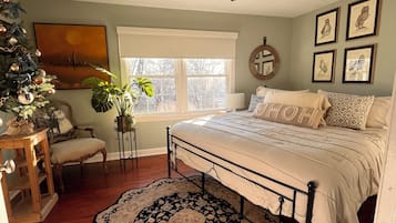 4 bedrooms, desk, iron/ironing board, free WiFi