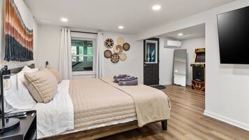 4 bedrooms, desk, iron/ironing board, free WiFi