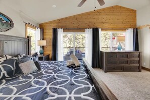 3 bedrooms, desk, iron/ironing board, free WiFi - Mins From Lake & Ski Resorts - The Luna Lodge - Air Hockey & Foosball - Peaceful (Big Bear)