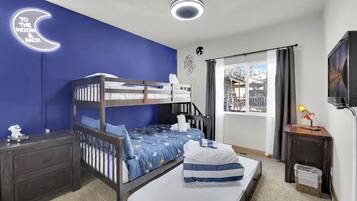 3 bedrooms, desk, iron/ironing board, free WiFi