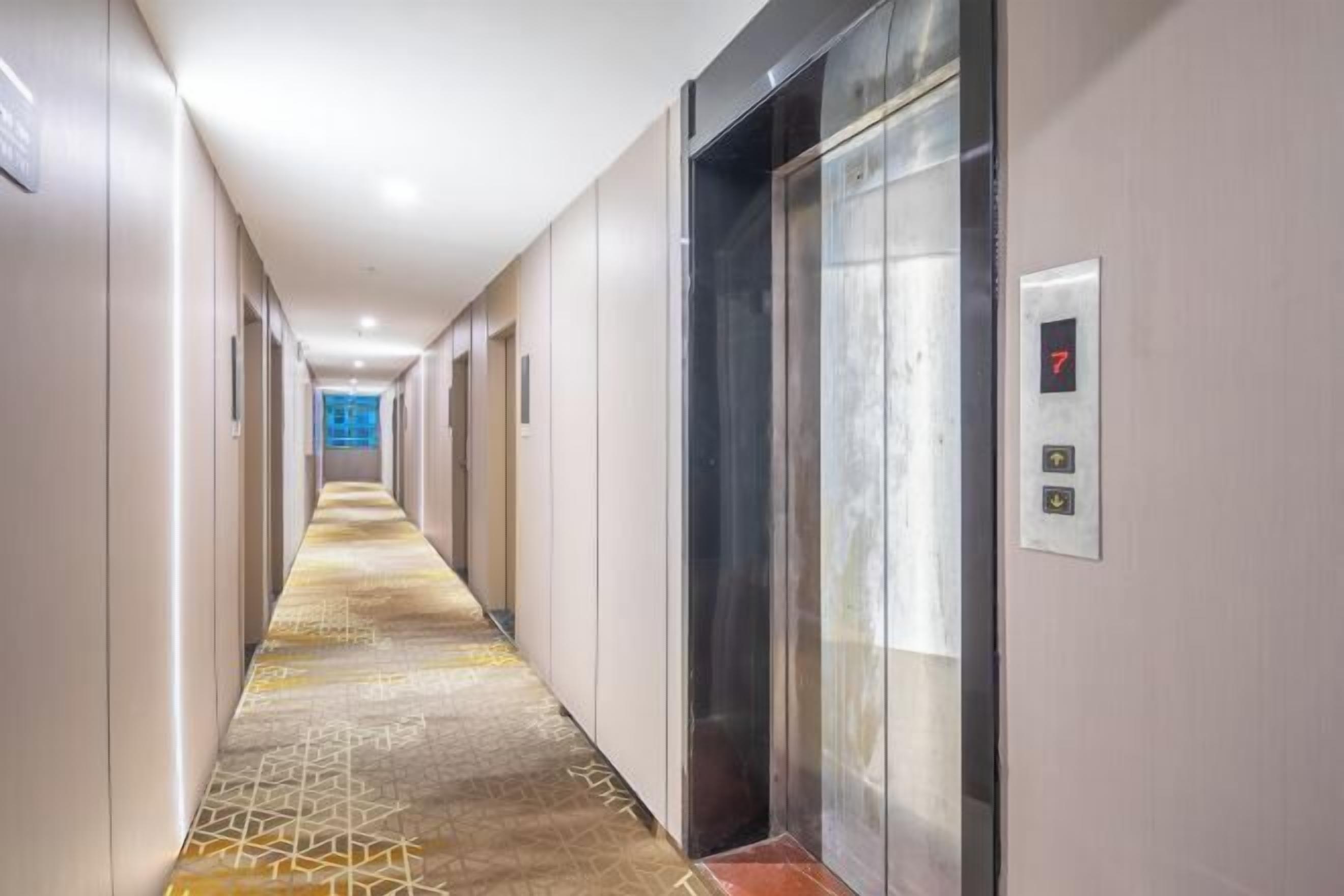 المنشأة من الداخل