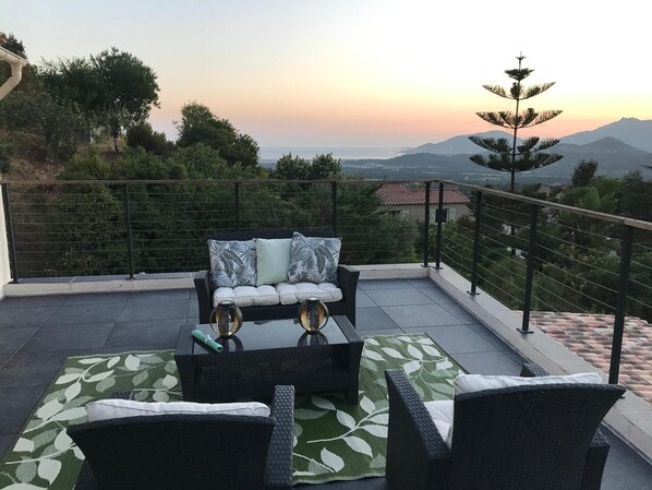 Terrace/patio - Villa Entre mer et Montagne à Bastelicaccia! Le Calme à Côté Dajaccio!!! (Bastelicaccia)