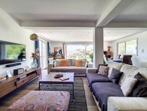 Smart TV, video games, stereo, computer monitors - Villa Entre mer et Montagne à Bastelicaccia! Le Calme à Côté Dajaccio!!! (Bastelicaccia)