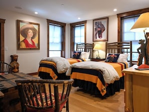 Quarto premier, 3 quartos (Condo) | Roupas de cama premium, cofres nos quartos, escrivaninha