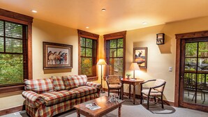 Living area - Residences at Snow King (Jackson)