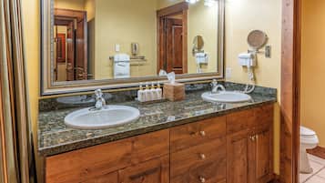 Suite (Parlor, Condo) | Badezimmer