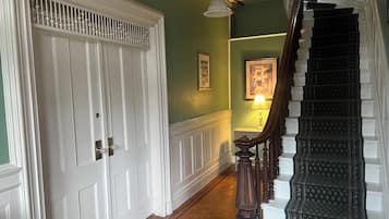 Apartment, 2 Bedrooms, Balcony, Garden View | Hallway