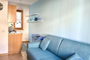 TV - M396 - Marcelli, new studio with terrace (Marcelli)