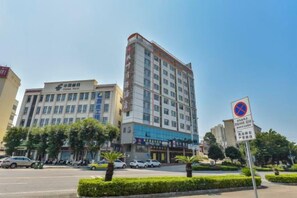 A multi-story hotel with a modern facade, a parking lot, and a no parking sign. - Maple Leaf Hotel (Lipu) (Lipu)