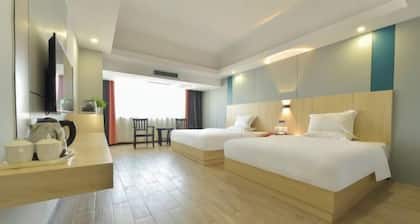 Maple Leaf Hotel (Lipu)