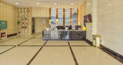 Maple Leaf Hotel (Lipu)