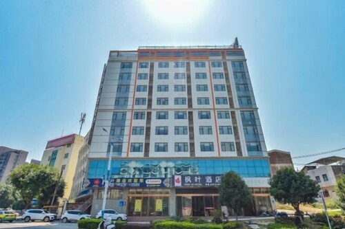 Maple Leaf Hotel (Lipu)