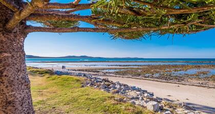 Ocean Road Oasis - Beach Front Location