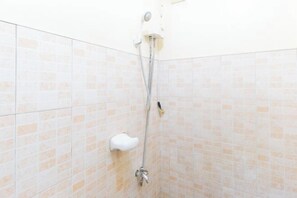 Room - Reddoorz @ Goldland Spring Resort Urdaneta City (Urdaneta City)