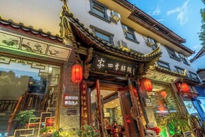 Exterior - the Four Seasons the Inn (Lijiang)