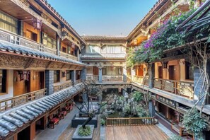 Unclassified image, 4 of 86, button - the Four Seasons the Inn (Lijiang)