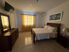 2 bedrooms, iron/ironing board, free WiFi, bed sheets - Perfect place to rest
 (Sábana Toro)