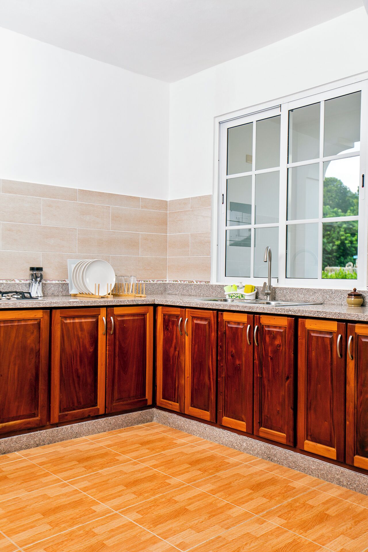 Micro-ondes, four, plaque de cuisson, lave-vaisselle